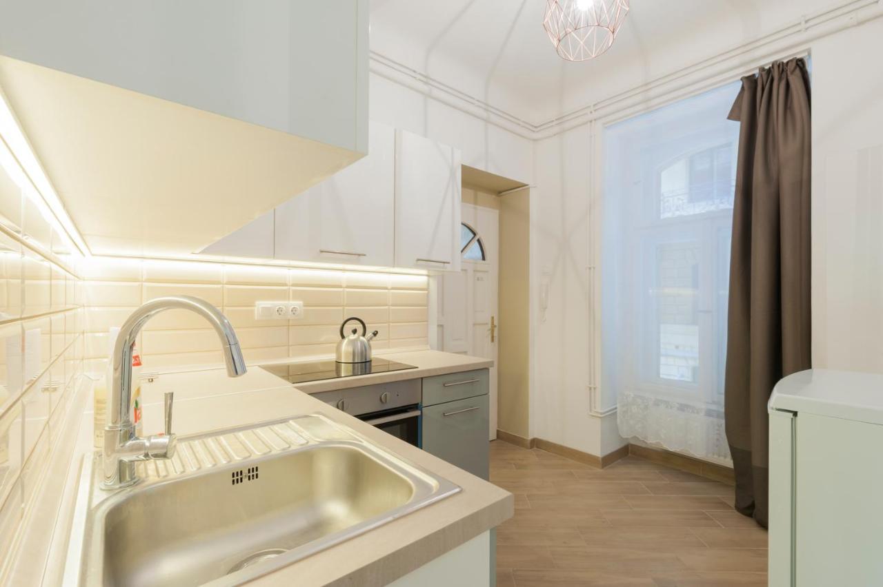 Central Seven Erzsebet Krt Budapest Esterno foto